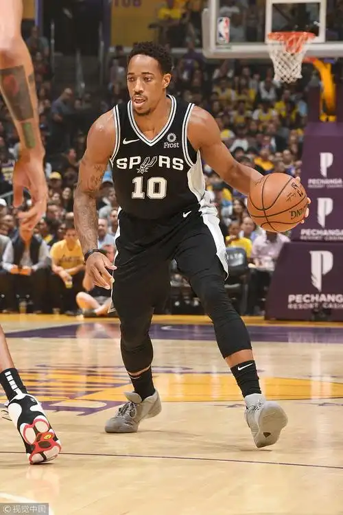 德罗赞砍32 8 14 加时脑热突破连吃3帽险送胜利|马刺队|湖人|盖伊