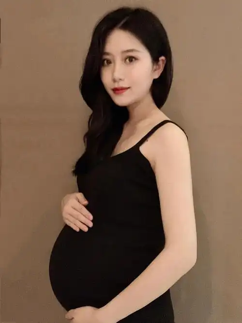 在家自拍孕妇照很奶思