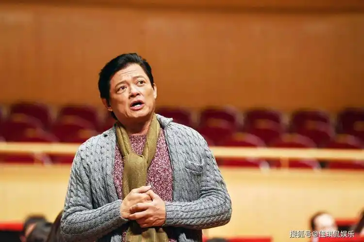 65 岁莫华伦豪宅开派对,与小 20 岁二婚娇妻大秀恩爱_王冰冰_爱情