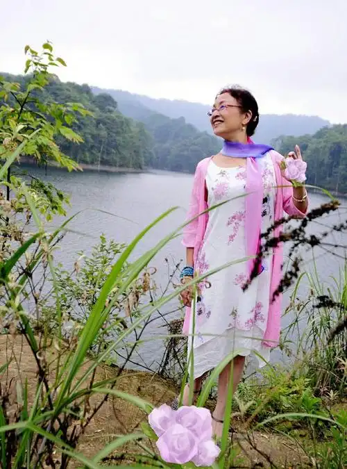 三朵金花一日游铜锣坝森林公园大水库刚学自拍兴奋中自拍学习中自拍