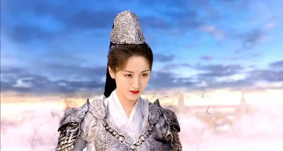 袁冰妍生日再现古装,战神将军化身貂蝉,圆扇遮脸引闭月_活动_琉璃