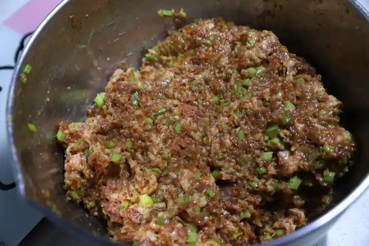 皮薄馅大还流油的肉包子,连吃三个都不够,做法简单一定要学