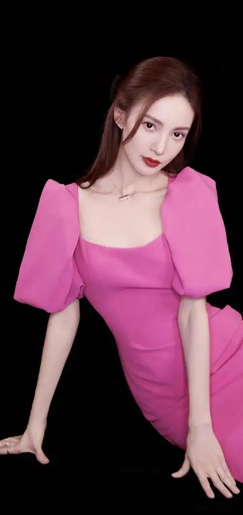 金晨|每次亮相都灵动耀眼,自带高光.定格时光,璀然绽放._举报