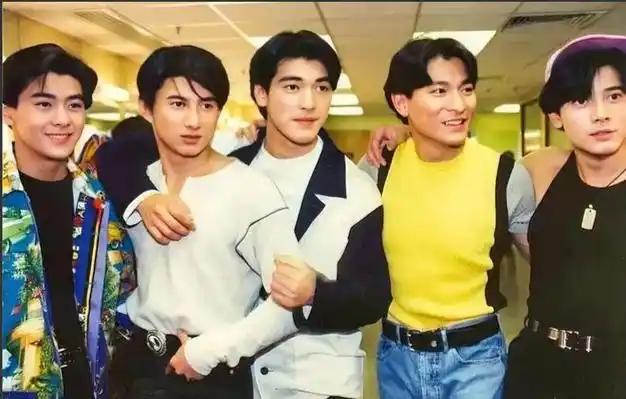 身高171cm刘德华,1961年,身高174cm金城武,1973年,身高180cm吴奇隆