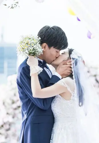 原创网曝吴倩产子男友张雨剑陪同产检两人已经结婚了