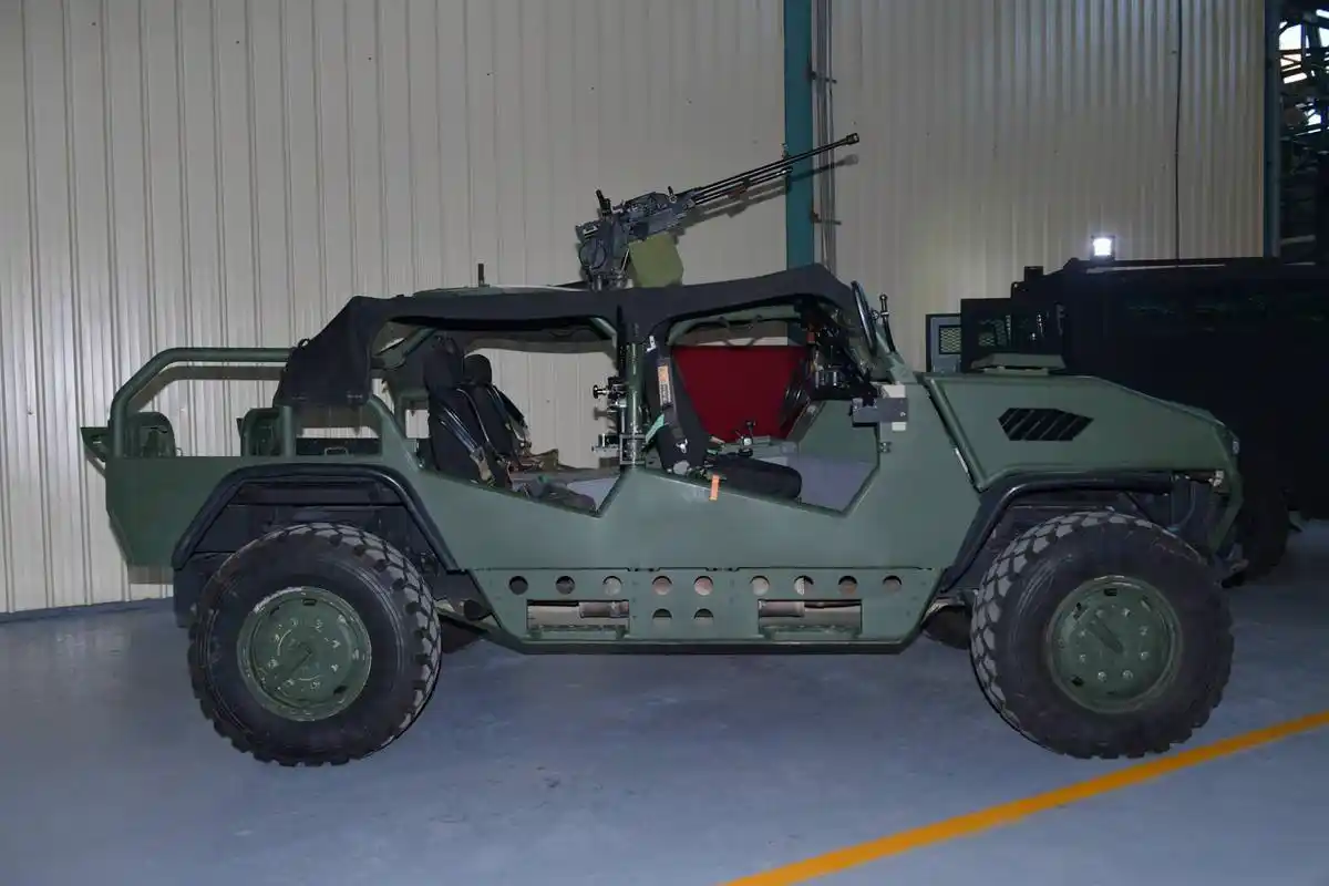 阿尔及利亚首次接收国产轻型轮式装甲车