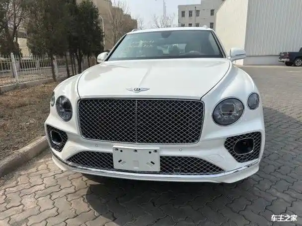 2024款宾利添越奢华感十足