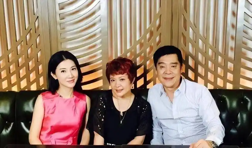 日复一日地为宣传本土曲艺文化,传承粤语文化而努力着,除了徐洁之外