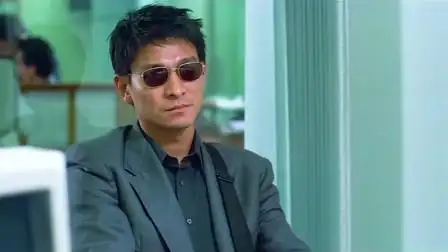 华仔这个经典的西服墨镜,颜值上了不止一个高度,魅力十足