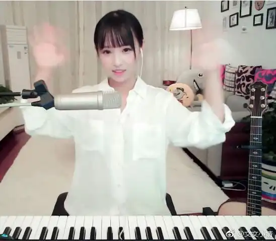 虎牙第一位电子琴10级主播看完经历后网红明白了一个道理