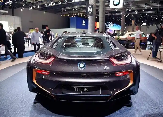 4.6秒破百,新款宝马i8上市,新增极夜流星套装,售202.8万