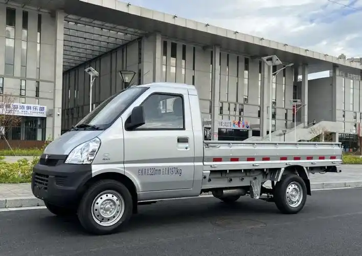 其实在商用车领域更是"一哥"般的存在,像它旗下的五菱宏光,五菱荣光