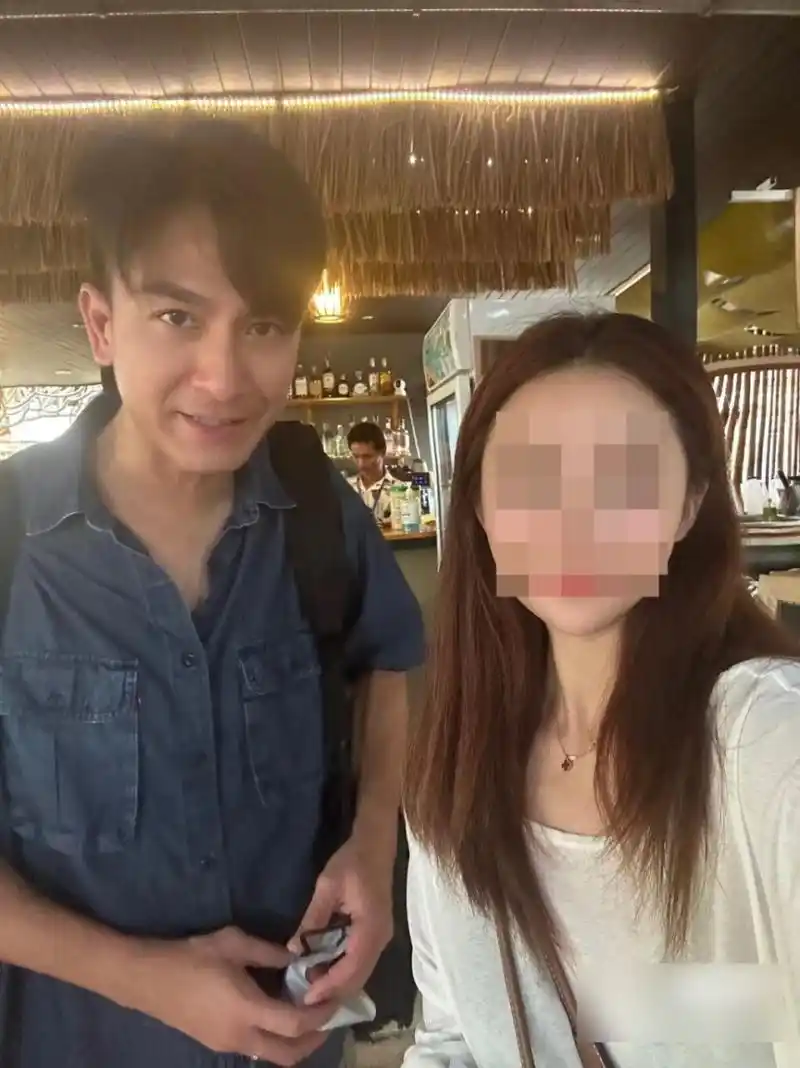 马国明汤洛雯婚礼细节感人:父母送祝福,唐诗咏林子善落