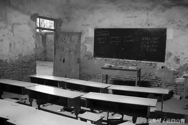 那年那月那教室那课桌满满的回忆不回头的岁月