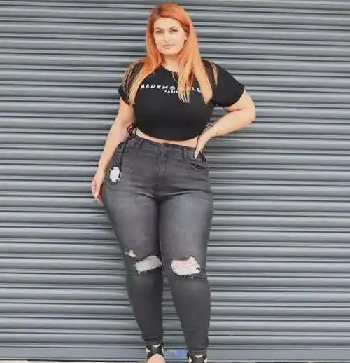 190斤大码模特坚持健身好身材丰腴有致肥而不腻好身姿