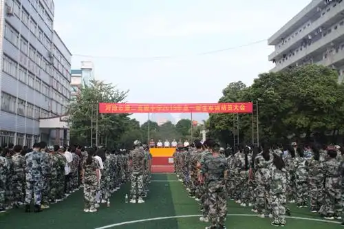 河池市第二高级中学2019届军训进行时