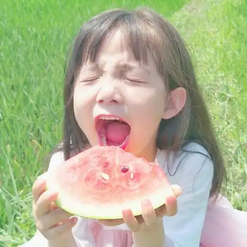 自截自调萌娃头像下个夏天吃西瓜啦