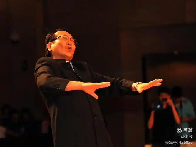 合唱指挥杨老师