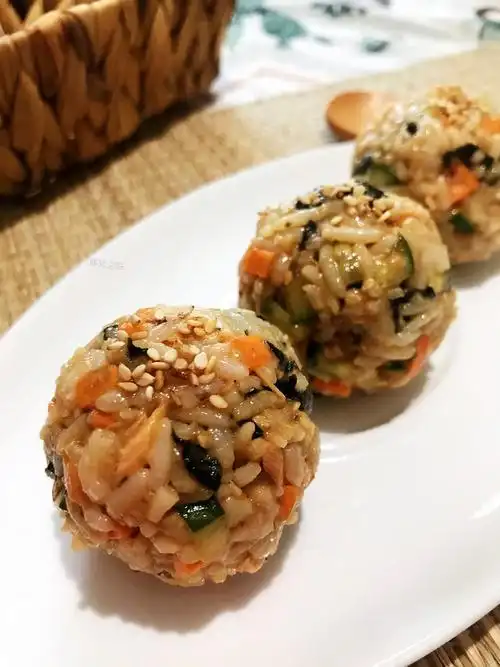 金枪鱼饭团的做法