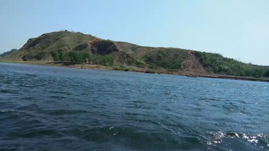 在那桃花盛开的地方分别四十载的战友,发小齐相逢