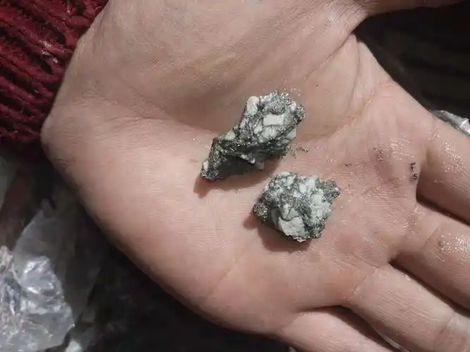 这些是什么石头?是白金石吗?