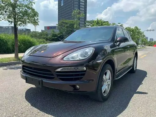 老款的保时捷卡宴4.8s紫色黑内,不愧是豪车