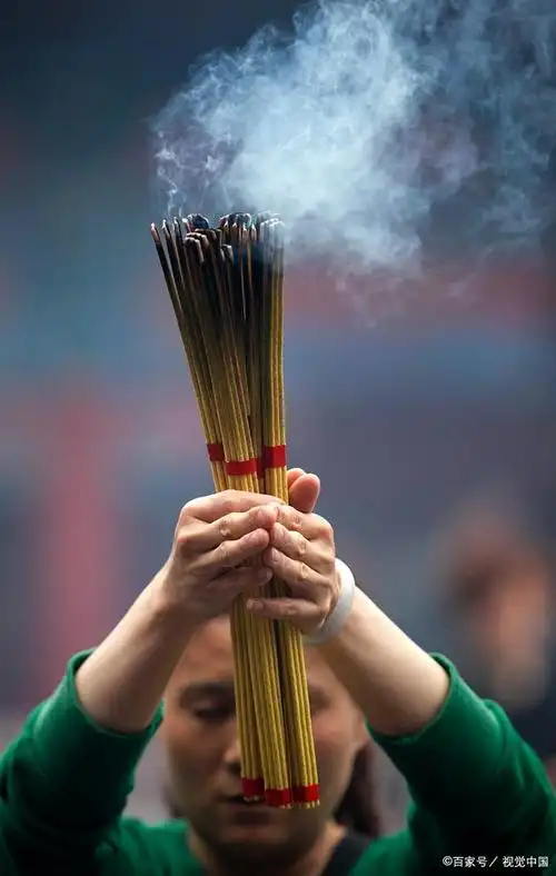 传统敬香礼仪:了解正确的手势与步骤