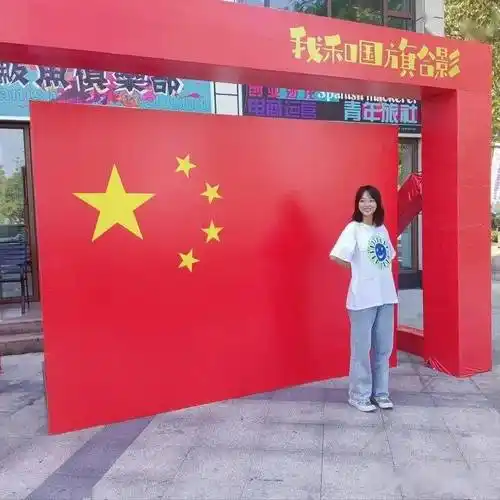 中国红·齐鲁行|我与国旗合个影 文明创城我先行(一)
