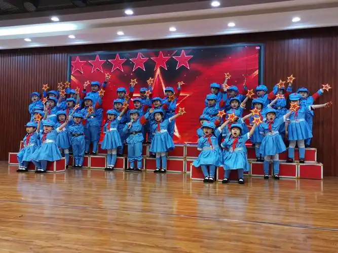 中二班《红星闪闪》