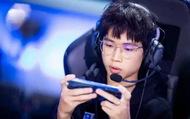 dyg战神健再次发声久诚训练赛是萧玦三倍但萧玦成绩更好