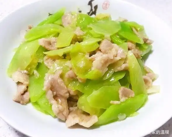 学会炒这道家常菜,老公,孩子天天回家吃饭:莴笋炒肉片