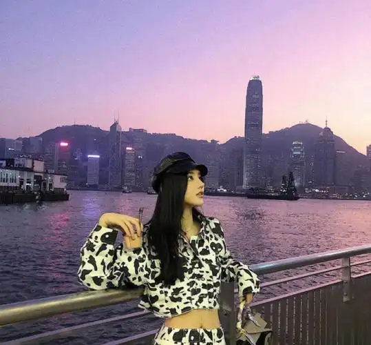 什么水平?胡明轩现女友艺术照曝光 网友:好多女球迷伤心了