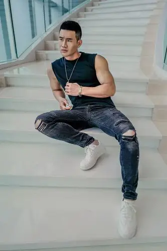 谢孟伟最新大片曝光画风劲酷有型大展雅痞范儿