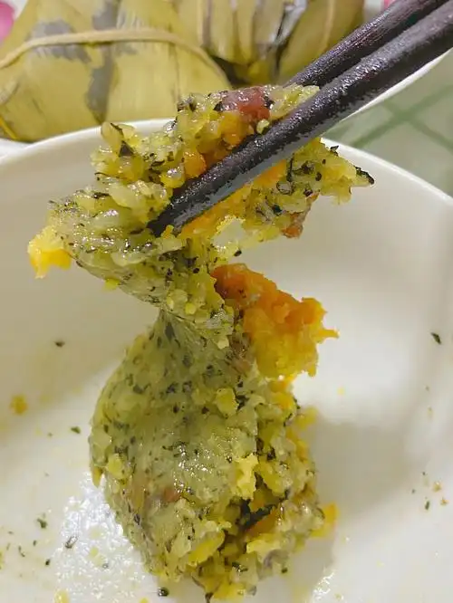 馅料十足的粽子吼吼吃