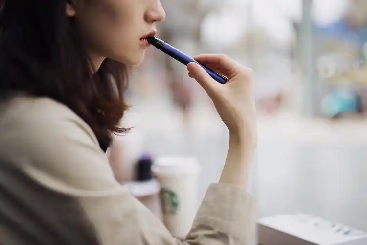 美女首富无视禁令悦刻网上偷卖电子烟淘宝拼多多成重灾区