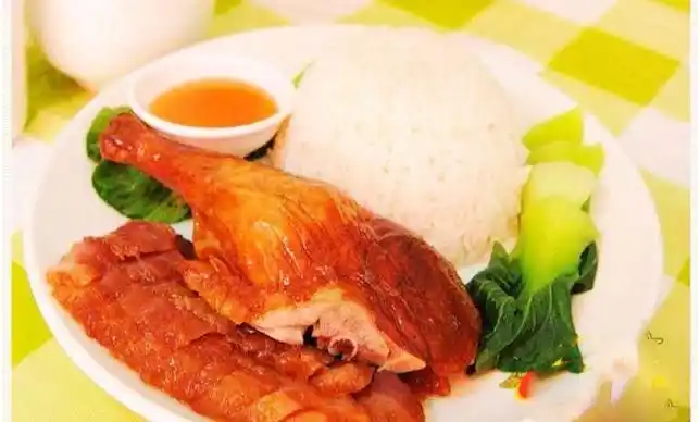 烧鸭腿拼叉烧饭 /份0631烧鹅腿拼叉烧饭 /份0640烧鸭腿拼油鸡腿