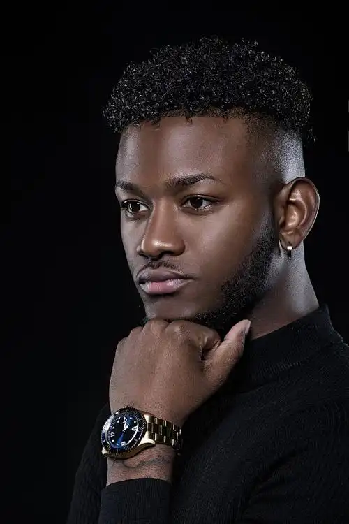 一个漂亮黑人的肖像图片下载