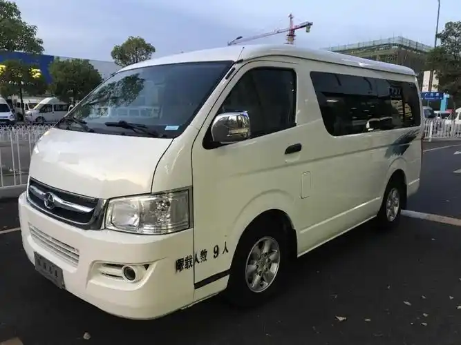 长沙2015年4月九龙海狮9座白色手动挡