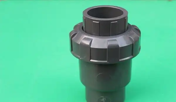 是车辆曲轴箱内部的一个强制通风装置,pvc阀是由阀体,阀门,阀盖,弹簧