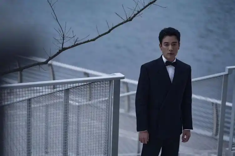 真的好像,@李光洁 黑西装沉稳内敛又帅气,熟男魅力爆棚!