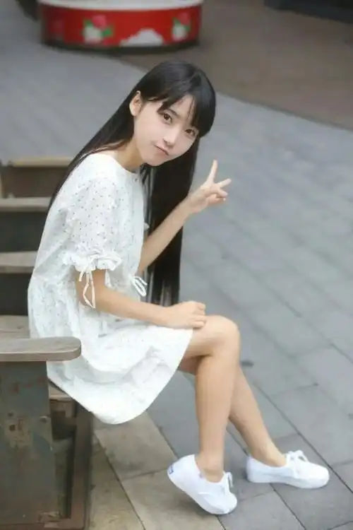 网红半藏森林打针被质疑,网友指其动作像摆拍,气质不如医护人员