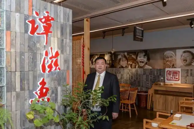 谭鱼头退场曾百亿资产老板豪赌欠2000万躲在香港5年未归