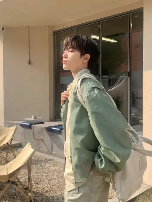 短发女生被这抹茶奶油色温柔化了05