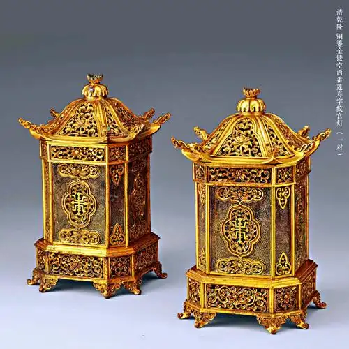 清乾隆铜鎏金镂空西番莲寿字纹宫灯一对