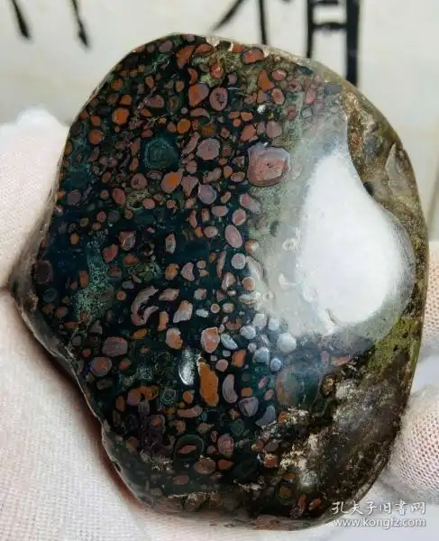 陨石奇石"稀有金属感强烈陨石"极为稀有,珍稀原生态皮质纹星星陨石