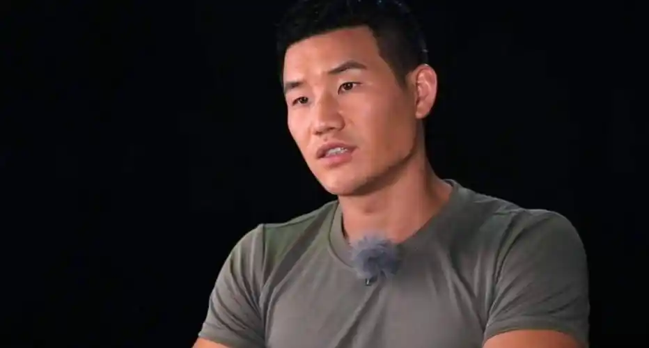 《小兵张嘎》男主角谢孟伟长大后无戏可拍,被网红拍桌大说_生活_演技