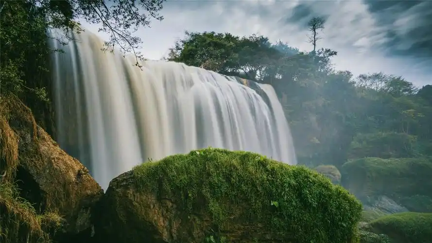 壮观漂亮的瀑布溪流高清桌面壁纸_风景壁纸_壁纸下载_美桌网