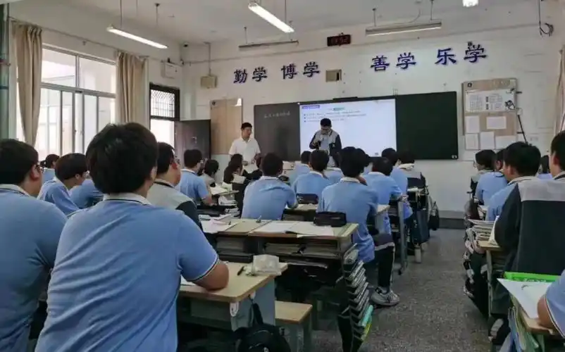 潜心为师,匠心育人——江苏省洪泽中学班主任风采展(十二)