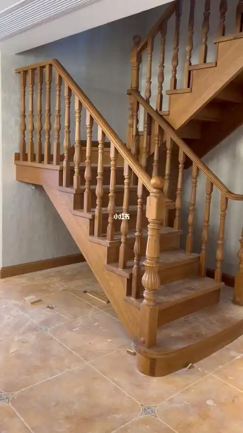 冒泡,只是想告诉你,我一直在竭诚为您服务,97#现代轻奢  #楼梯设计