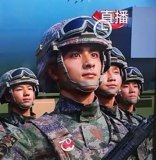 原创阅兵式上兵哥哥帅破天际,被称为军装男神的他们哪个最具军人风采